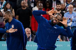 KD：我的个人排名乔詹科都在我之下 这只是小孩子的游戏 不要当真