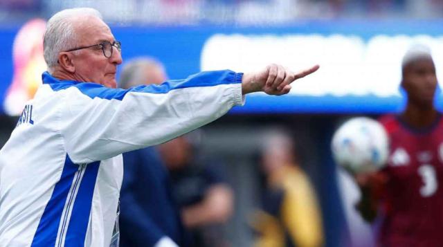 开云app-多里瓦尔谈换下维尼修斯和巴西队首战不胜原因